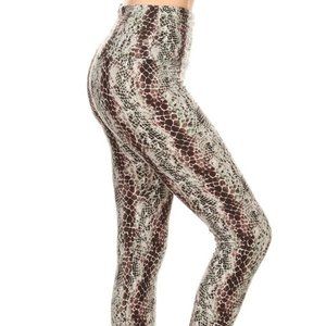 Mad As A Snake Premium 5-Inch Yoga Leggings